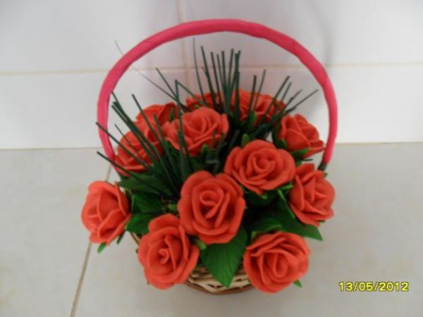 cestas com rosas vermelhas